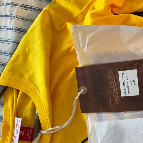 MITCHELL & NESS TORONTO RAPTORS X BRUCE LEE 'GAME OF DEATH' LONG SLEEVE M Medium - Picture 5 of 5